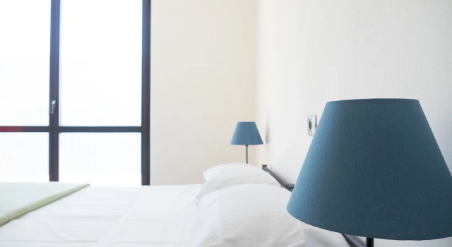 Семейный номер Standard с видом на озеро Lake Como Beach Hostel