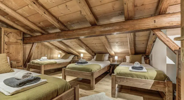 Четырёхместный номер Standard с красивым видом из окна Chalet Tissières