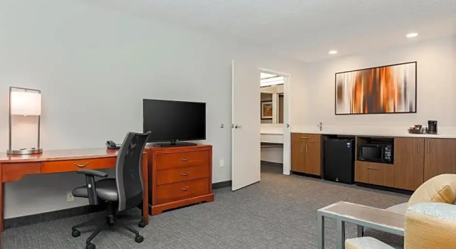 Номер Business City Express by Marriott Houston Intercontinental Airport
