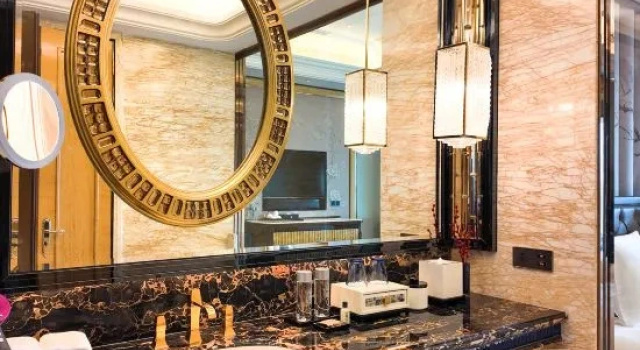 Номер Executive с красивым видом из окна Wanda Reign Wuhan