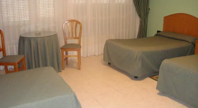Трёхместный номер Standard Hostal Serpol