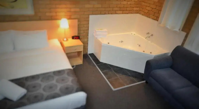 Номер Deluxe Tropicana Motor Inn