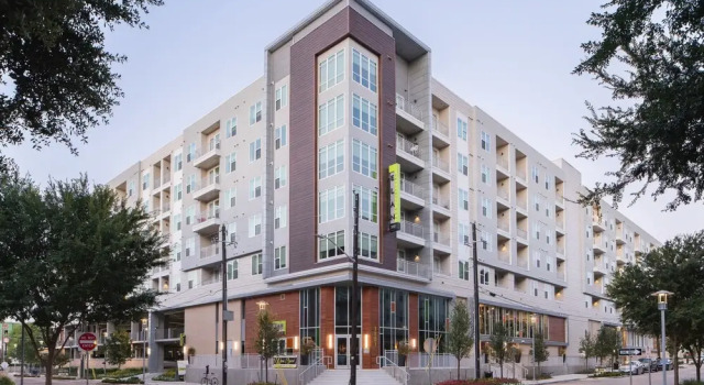 Locale Fort Worth - West 7th, Забронировать Отель Форт-Уэрт Dallas - Fort Worth Metropolitan Area, рядом с Музей универмага Leonard's