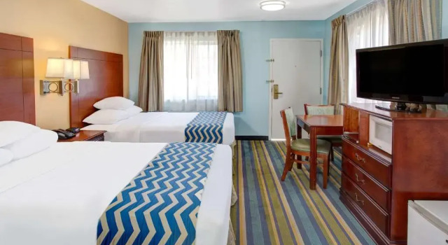 Четырёхместный номер Deluxe Travelodge by Wyndham Bishop