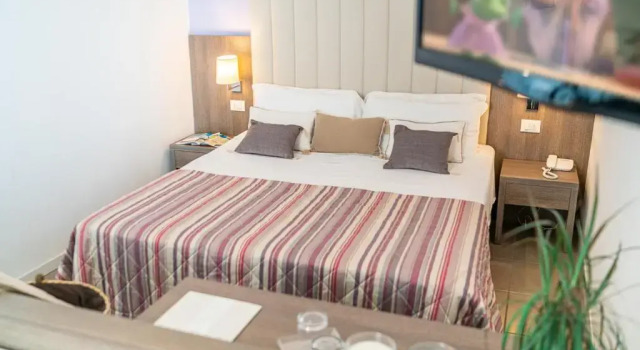 Двухместный номер Superior с балконом и с частичным видом на море Hotel Karinzia