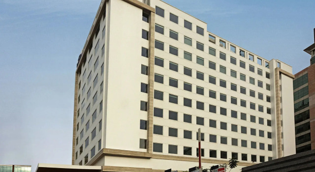 Fairfield by Marriott Lucknow, Забронировать Отель Отели Гомти Нагара с парковкой, Парковка