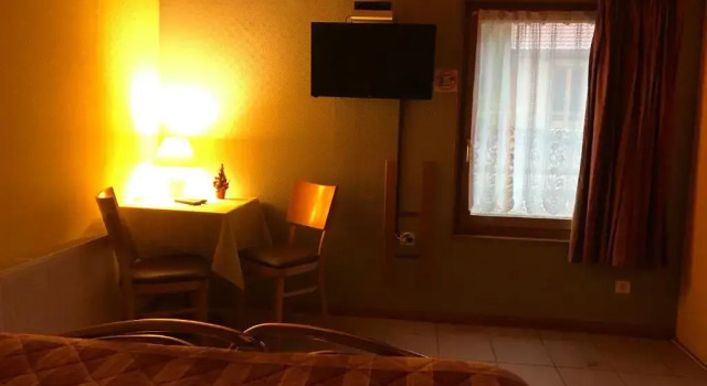 Auberge Restaurant La Roseraie, Varaa Hostelli  