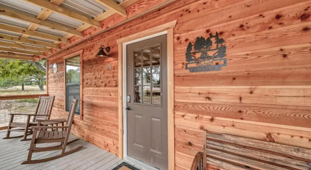 Бунгало Rustic Cabin With Firepit and Grill - 10 Mins to Main St