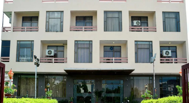 OYO 6012 Hotel Rockwell, Забронировать Отель Отели штата Раджастхана с парковкой, Парковка
