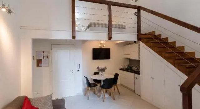Santi Apostoli House, Забронировать Апартаменты/квартира Апартаменты Неаполя, рядом с Церковь и монастырь Сан-Лоренцо-Маджоре, Апартаменты/квартира