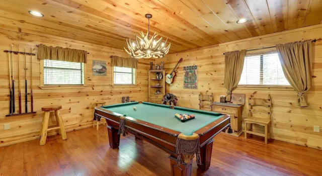 Pet-Friendly Broken Bow Cabin with Fire Pit, Prenota Casa vacanze Ville a Oklahoma, Villa