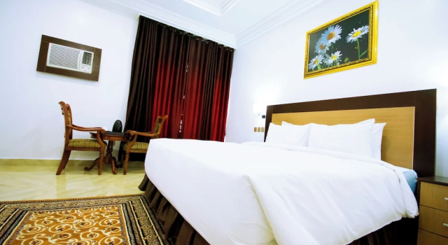 Номер Luxury Immaculate Golden Hotels Limited