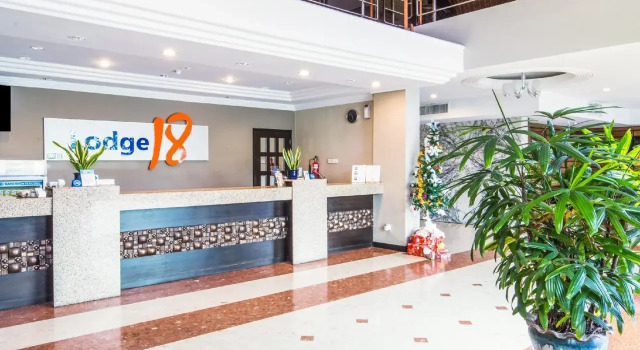 Lodge 18 Hotel