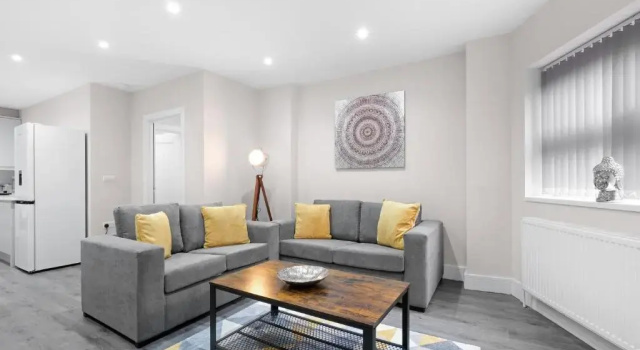 Апартаменты Crown Place 2 & 3 Bedroom Luxury Apts. with Parking in Shepperton