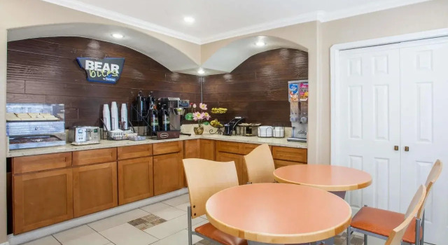 Travelodge by Wyndham Fresno Yosemite Area, 预订 酒店 弗雷斯诺 加利福尼亚州