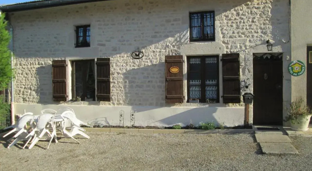 Gîte Bréhéville, 4 pièces, 6 personnes - FR-1-585-2, Rezervovat Hotel Bréhéville 
