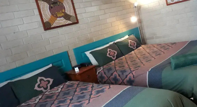 Четырёхместный номер Superior с балконом Moe Motor Inn - After Hours Check Inn Available