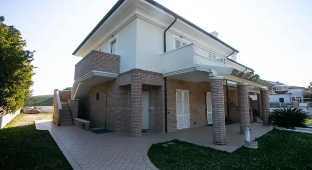 M58 - Marcelli, nuova villetta con giardino, Rezervovat Hotel Marcelli 