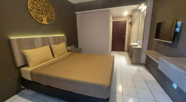 Emerald Apartel