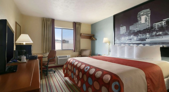 Super 8 by Wyndham Park City/North Wichita Area