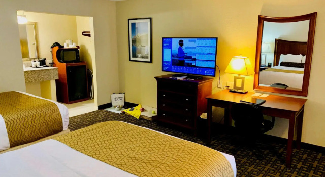 Четырёхместный номер Standard Best Western Swiss Clock Inn