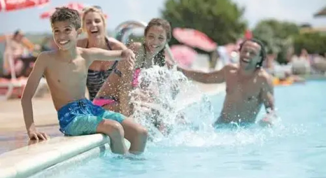Searles Leisure Resort, Boek Resort Hotels in Merseyside met zwembad, Zwembad