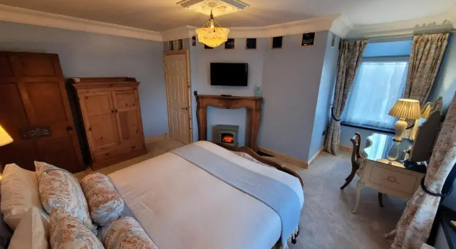 Двухместный номер Deluxe Farmhouse B&B Family stay or Romantic break, on our smallholding close to Narberth