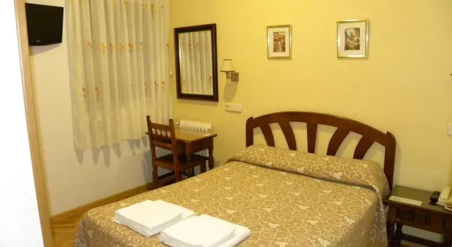 Hostal Biarritz, Забронировать Отель центр города Мадрид, рядом с Дом-музей Лопе де Вега