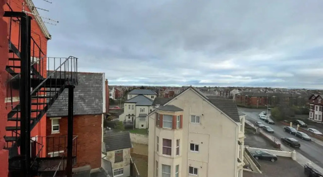 Апартаменты Superb 2 bed apartment on the Promenade Southport