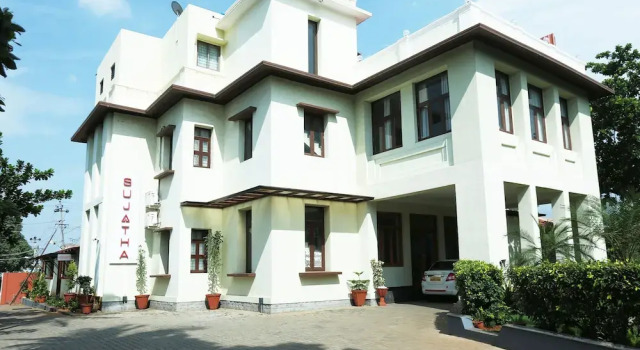 OYO 13566 Kumars The White House, Забронировать Отель Отели штата Карнатаки 3 звезды, 3*