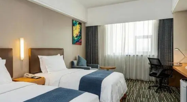 Номер Superior Holiday Inn Express Shanghai New Jinqiao by IHG