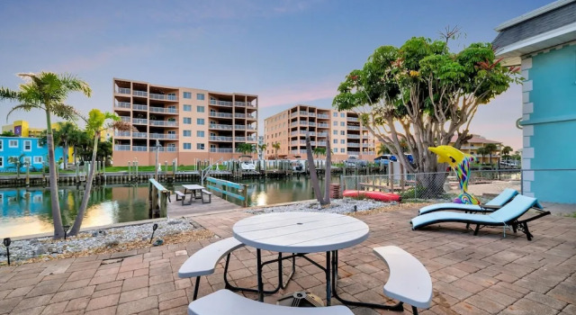 Апартаменты Seashell Suite 1B Pet Friendly Waterfront Dock