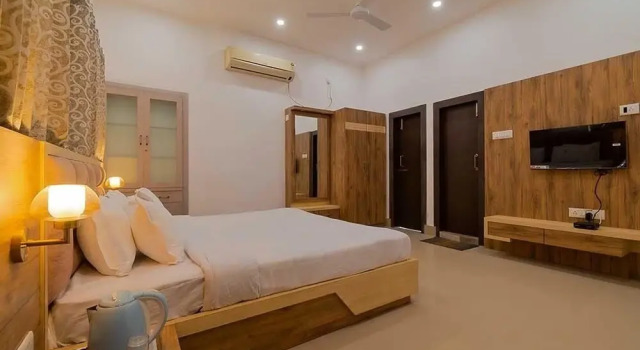 Royal Vista, Book Hotel Hoteller i Jorhat med parkering, Parkering