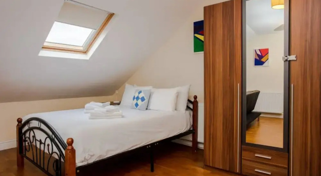 Top Floor Studio Next to Clapham Junction Station, Забронировать Отель Отели Англии 3 звезды, 3*