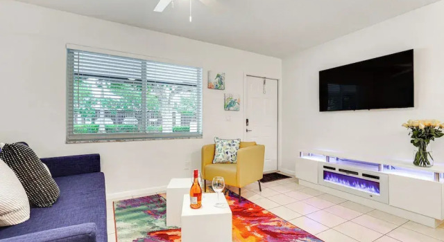 Апартаменты 2 Mi to Dtwn Hollywood: Vibrant Pet-friendly Condo