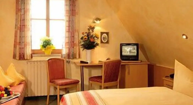 Hotel Uhl, Забронировать Отель Ротенбург-об-дер-Таубер Frankenhöhe, рядом с Музей Gerlachschmiede