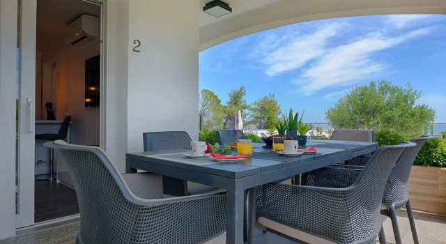 Апартаменты с 2 комнатами с видом на море Apartments Basic