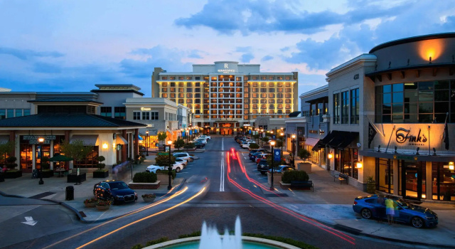 Двухместный номер Standard Renaissance Raleigh North Hills Hotel