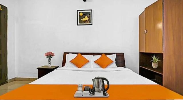 Номер Deluxe FabHotel Lime Light