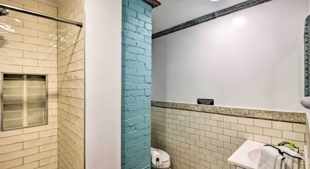 Коттедж Historic Renovated Home < 2 Mi to Beach & Pier!