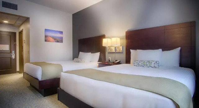 Четырёхместный номер Deluxe Sun & Ski Inn and Suites