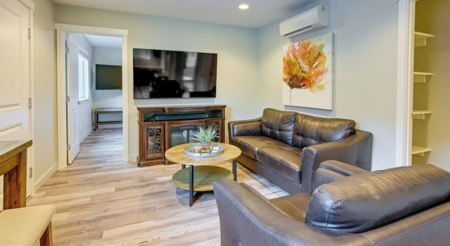 Апартаменты Modern Seatac Gem w/ Fireplace & Smart Tvs!