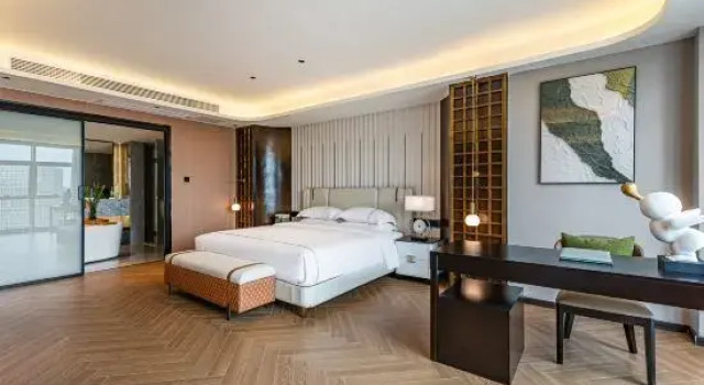 Люкс Deluxe Joyful Tour Grand Rezen Hotel （Zunyi Railway Station）