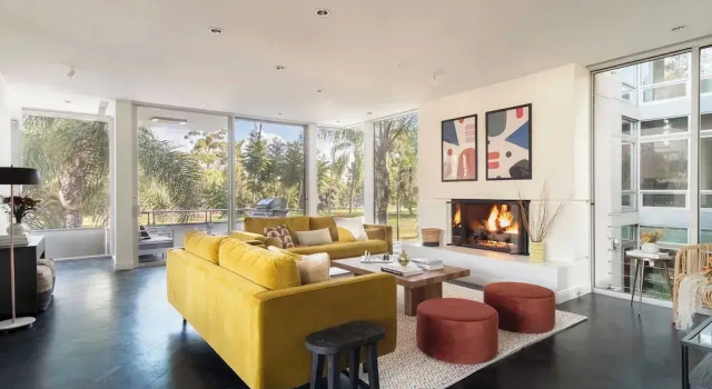 Кровать в общем номере с 6 комнатами с балконом Balboa I by Avantstay - Stylish Condo Balboa Park Adjacent w/ Views!