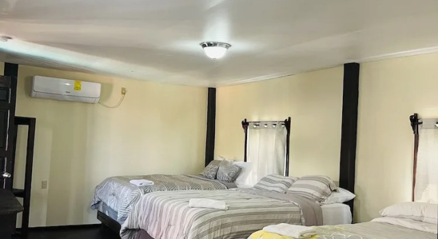 Семейный номер Standard с балконом La Delphina B&B Bar and Grill Hotel