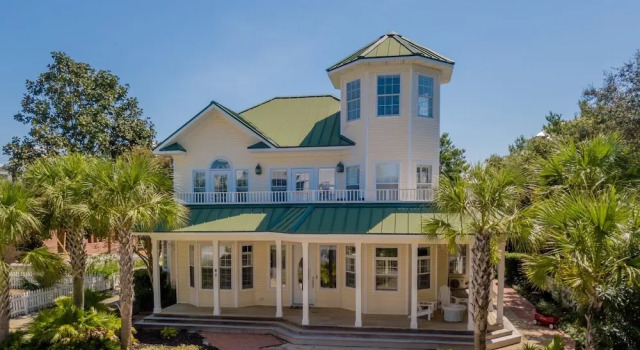 Key Lime Pie 6 Bedroom Home by RedAwning