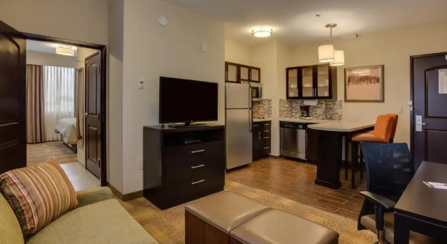 Двухместный люкс c 1 комнатой Staybridge Suites Dearborn by IHG