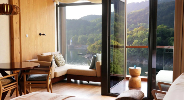 Трёхместный номер Premium с видом на озеро InterContinental One Thousand Island Lake Resort