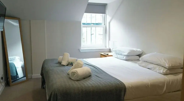 JOIVY Adorable Flat Near Fountain Park W/ Parking, Забронировать Апартаменты/квартира Апартаменты Эдинбурга, рядом с Scottish Widows Bank Plc, Апартаменты/квартира