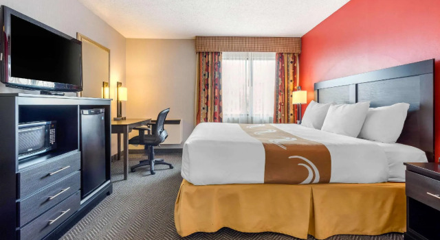 Двухместный люкс Quality Inn & Suites 5585 Ambler Drive Mississauga Ontario